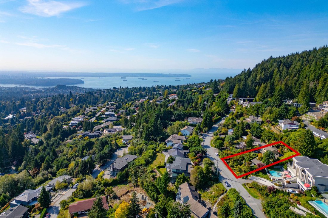 House in West Vancouver, British Columbia, Canada 1 - 17070844