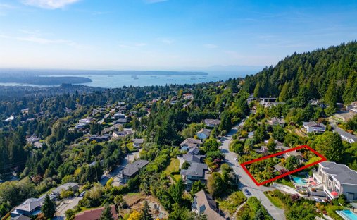 House in West Vancouver, British Columbia, Canada 1