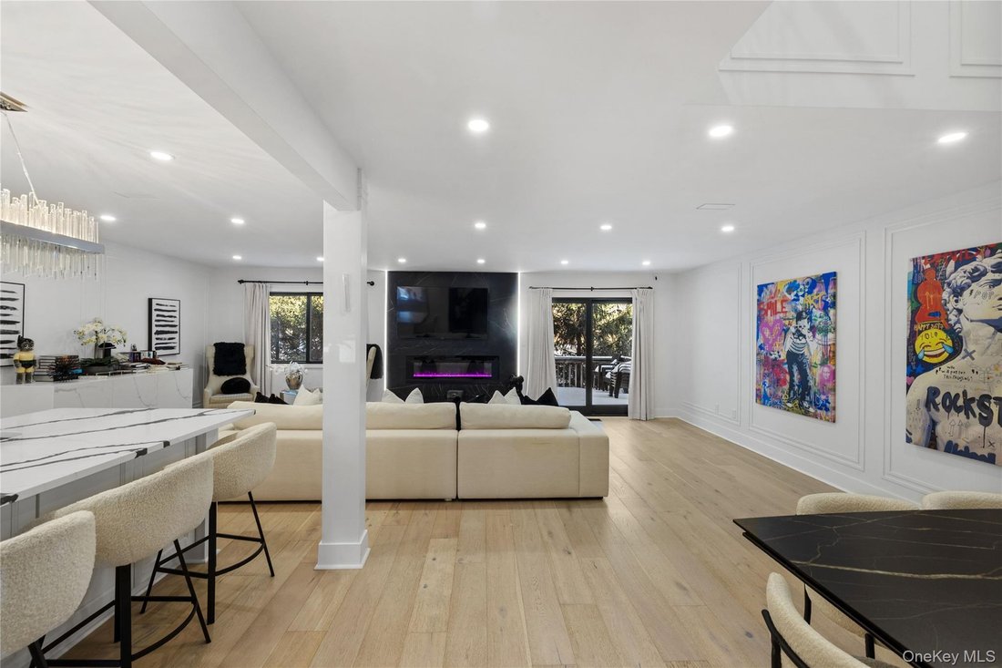 Condo in Woodbury, New York, United States 1 - 16966889