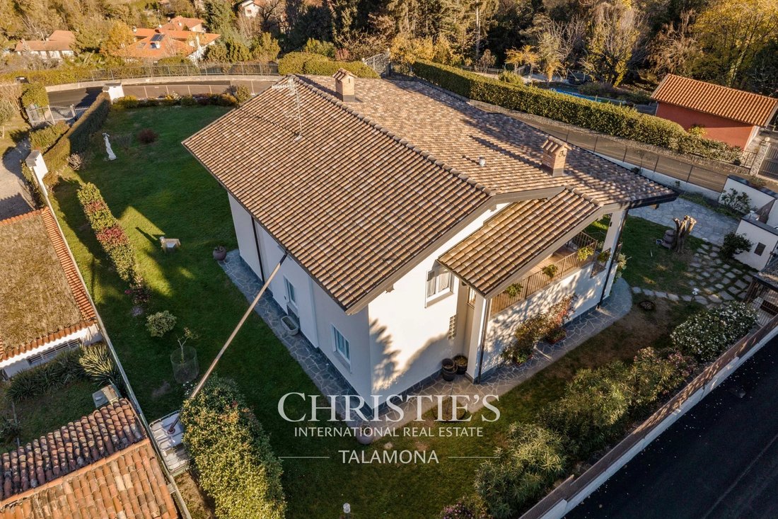 House in Porto Valtravaglia, Lombardy, Italy 2 - 15362576