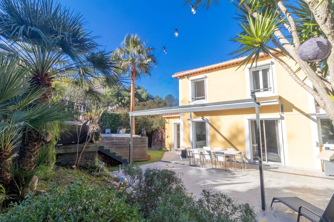 Villa in Èze, Provence-Alpes-Côte d'Azur, France 1 - 17071145