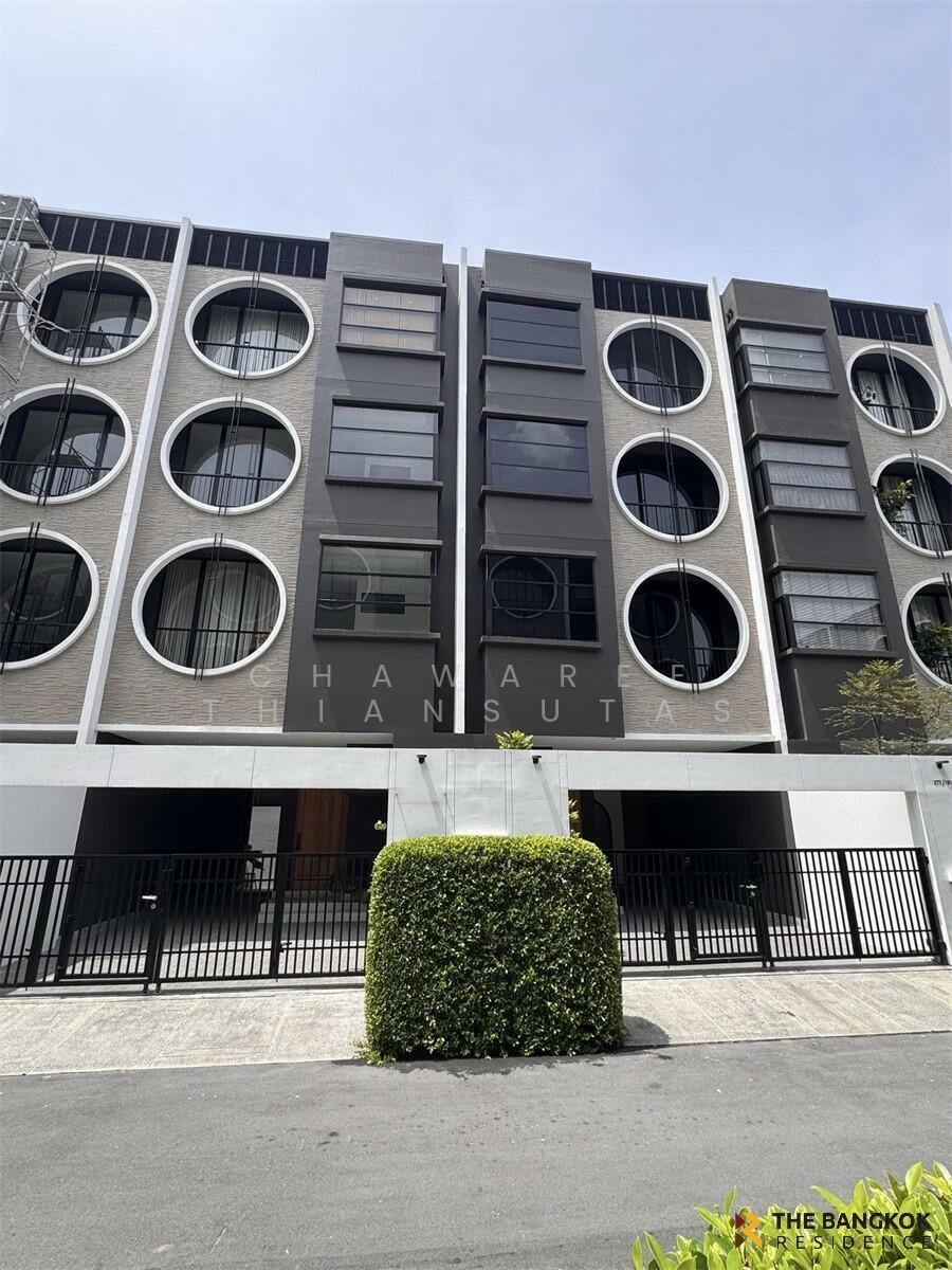 Townhouse in Lat Phrao, Bangkok, Thailand 1 - 16410093