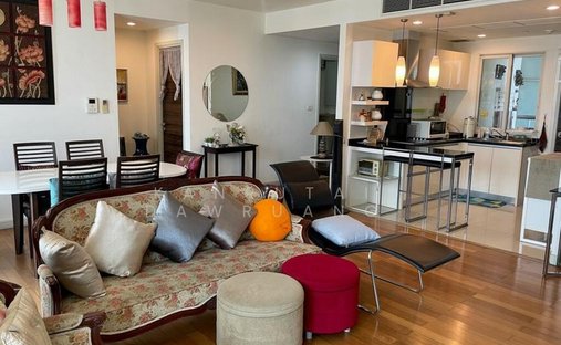 Condo in Bang Lamphu Lang, Krung Thep Maha Nakhon, Thailand 1