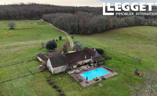 House in Sainte-Alvere, Val de Louyre et Caudeau, France 1