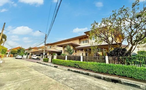 House in Pak Kret, Pak Kret District, Thailand 1