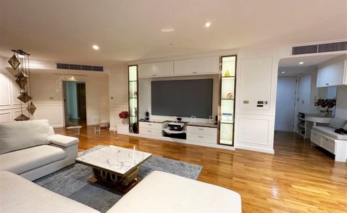 Condo in Bang Lamphu Lang, Krung Thep Maha Nakhon, Thailand 1