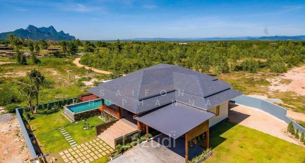 Villa in Sam Roi Yot, Prachuap Khiri Khan, Thailand 2 - 16704407