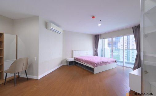 Condo in Huai Khwang, Krung Thep Maha Nakhon, Thailand 1
