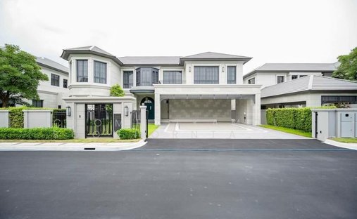 House in Hua Mak, Bangkok, Thailand 1