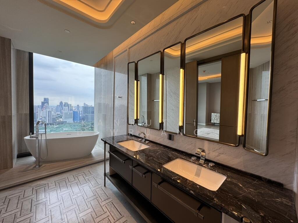 Condo in Pathum Wan, Krung Thep Maha Nakhon, Thailand 4 - 16670128