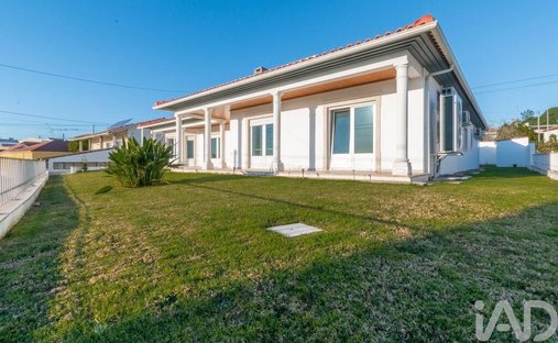 Townhouse in Regueira de Pontes, Leiria District, Portugal 1