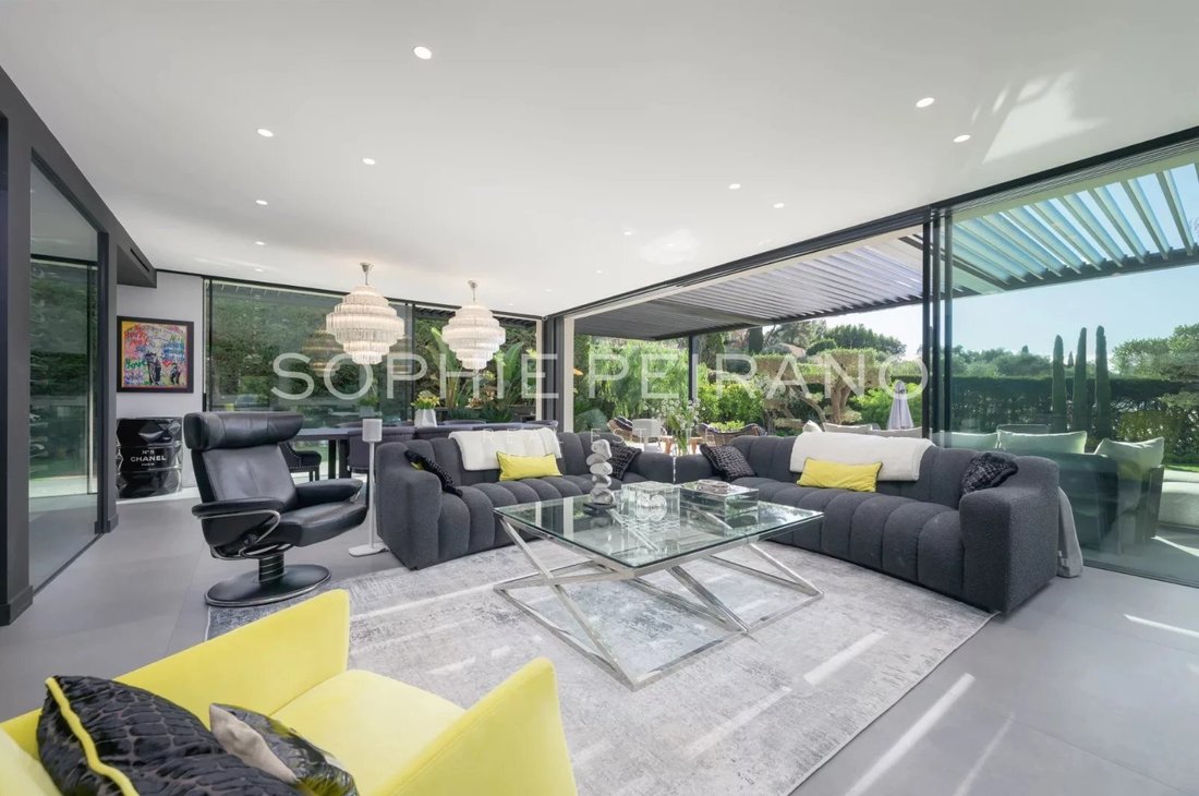 Villa in Mougins, Provence-Alpes-Côte d'Azur, France 4 - 17074732