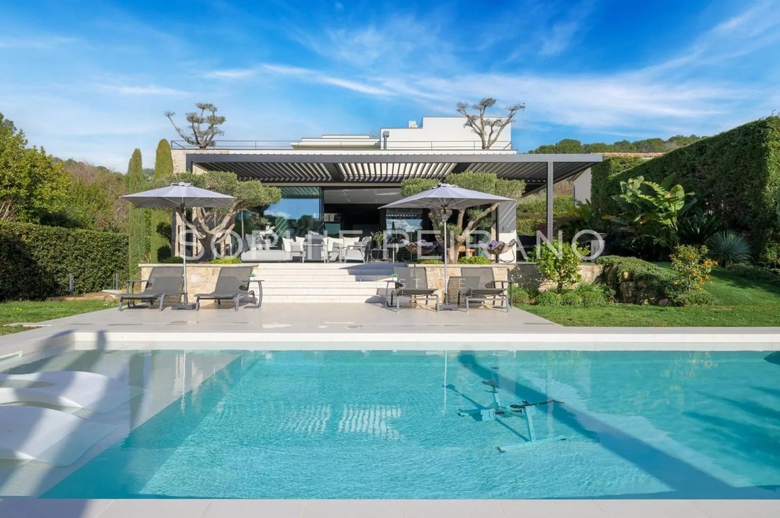 Villa in Mougins, Provence-Alpes-Côte d'Azur, France 1 - 17074732