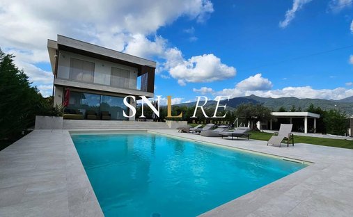 Villa in Vittoria Apuana, Forte dei Marmi, Tuscany 1