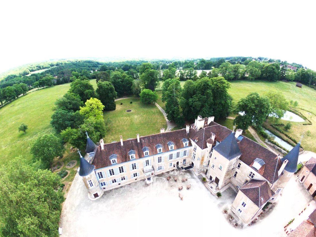 Castle in Centre Ville, Avallon, France 4 - 13824279