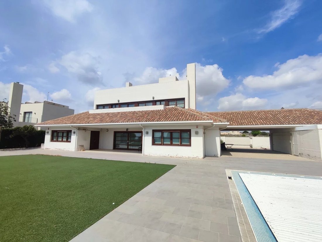 Villa in Moncloa-Aravaca, Madrid, Spain 2 - 17079651