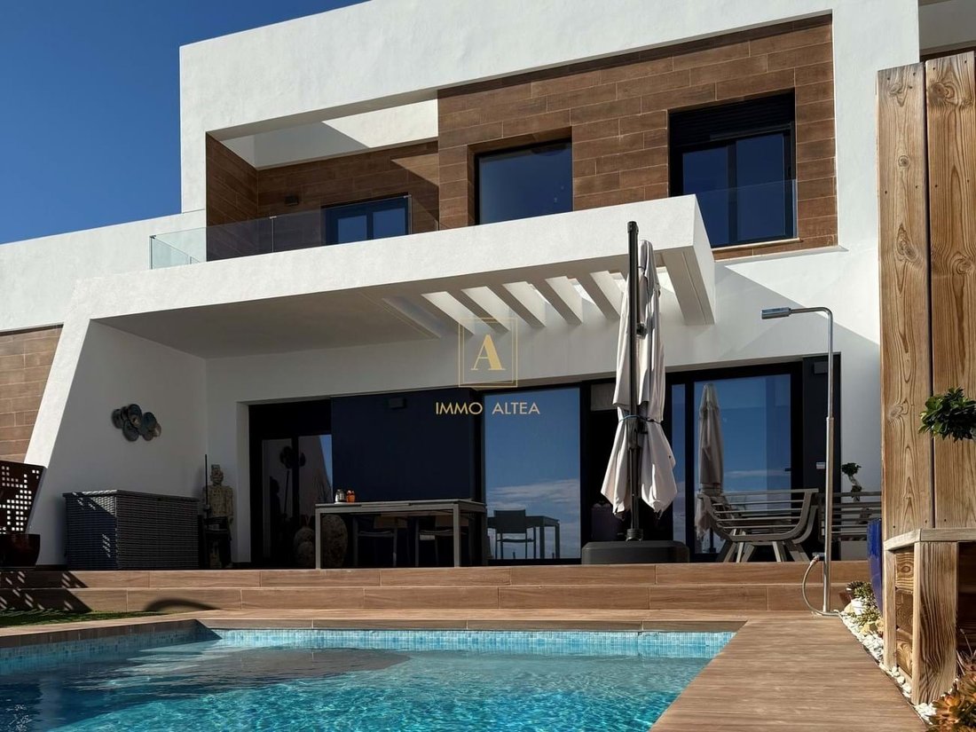 Townhouse in la Vila Joiosa / Villajoyosa, Valencian Community, Spain 1 - 17080493