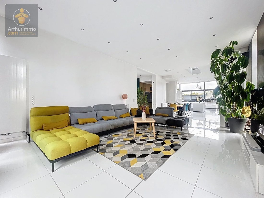 House in Varennes-Jarcy, Ile-de-France, France 1 - 17075398