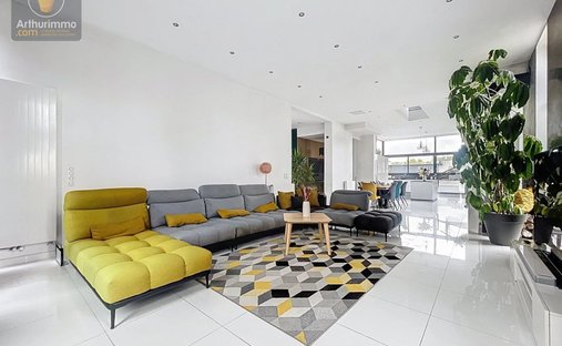 House in Varennes-Jarcy, Ile-de-France, France 1