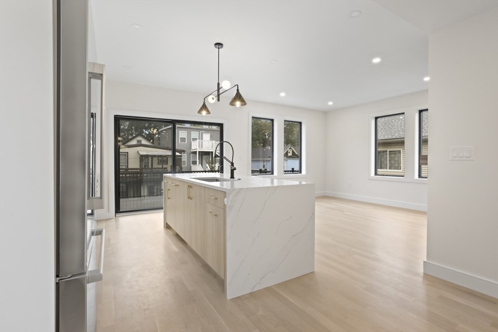 Condo in Somerville, Massachusetts, United States 2 - 17079476