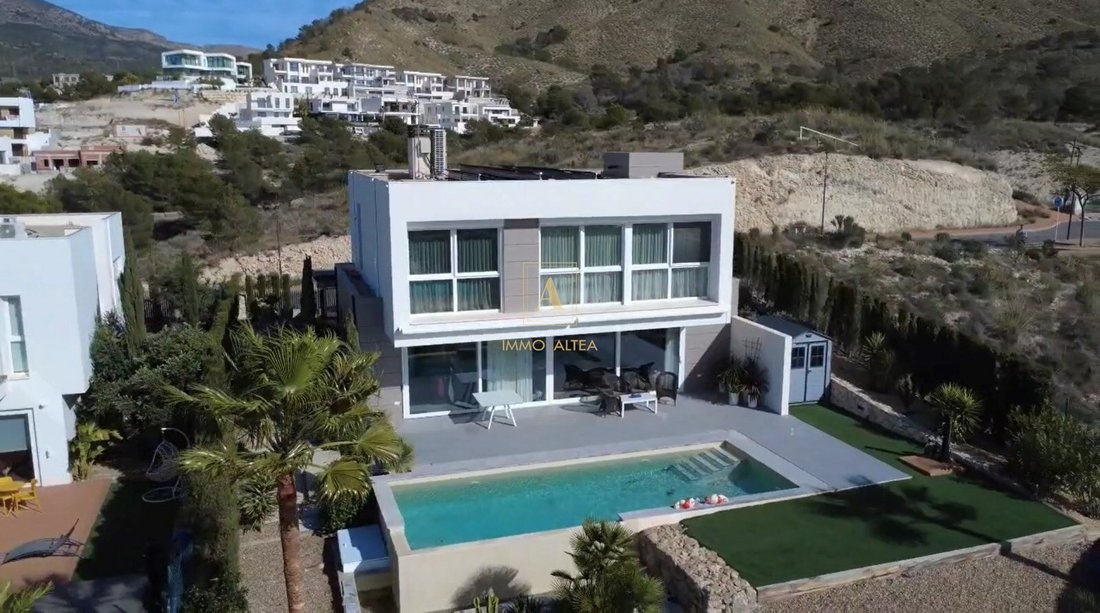 Villa in la Vila Joiosa / Villajoyosa, Valencian Community, Spain 1 - 17076895