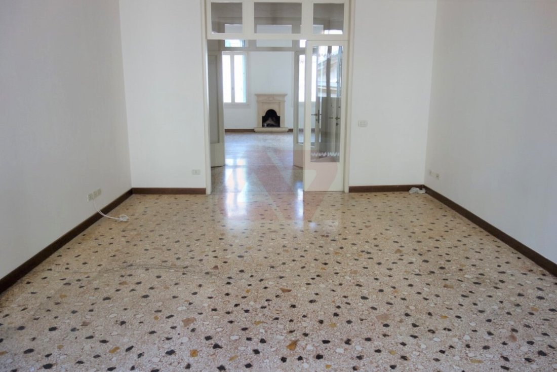 Apartment in Center, Vicenza, Veneto 4 - 12706886