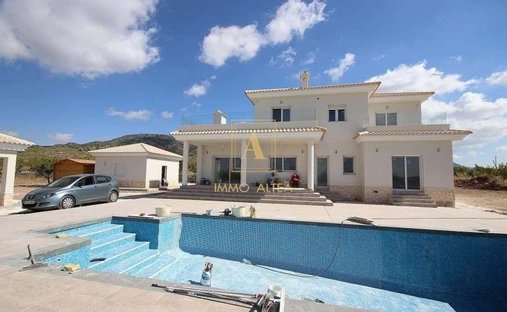 Villa in el Pinos / Pinoso, Valencian Community, Spain 1