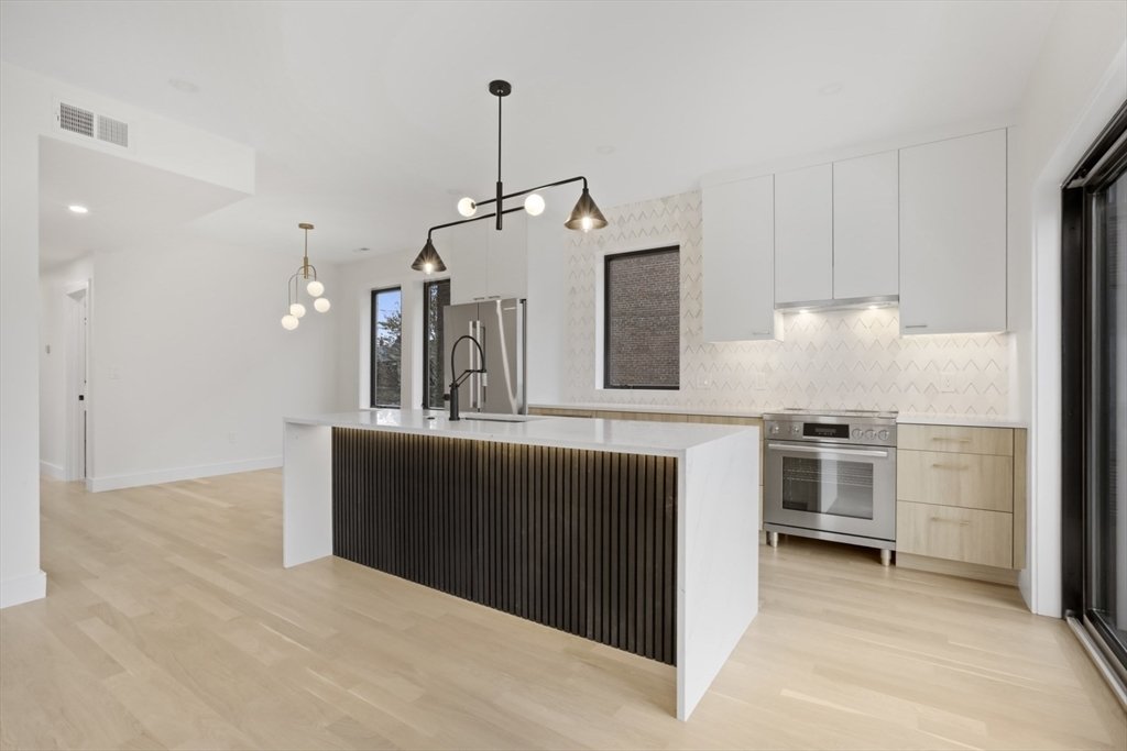 Condo in Somerville, Massachusetts, United States 3 - 17079476