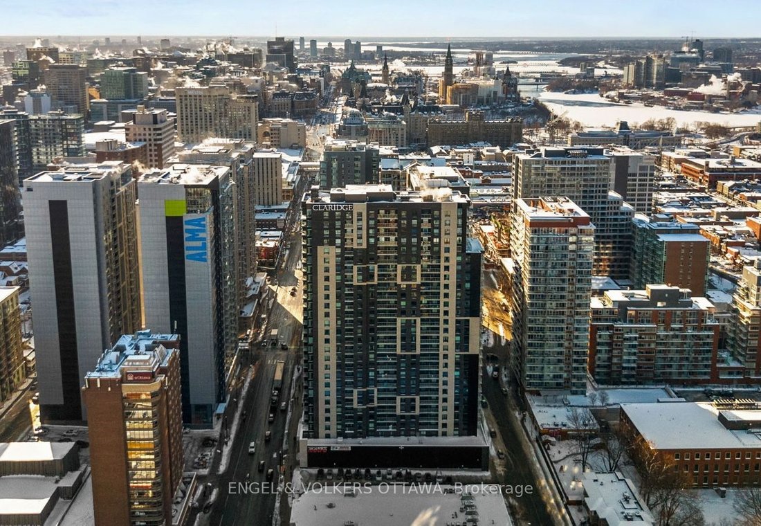 Condo in Ottawa, Ontario, Canada 1 - 17070922