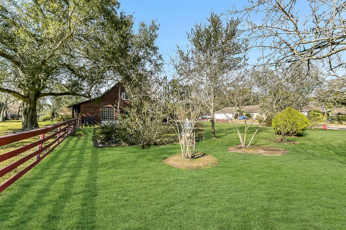 House in Friendswood, Texas, United States 3 - 17077589