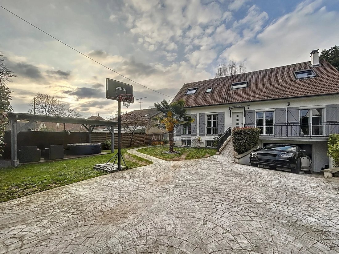 House in Yerres, Ile-de-France, France 4 - 17075385