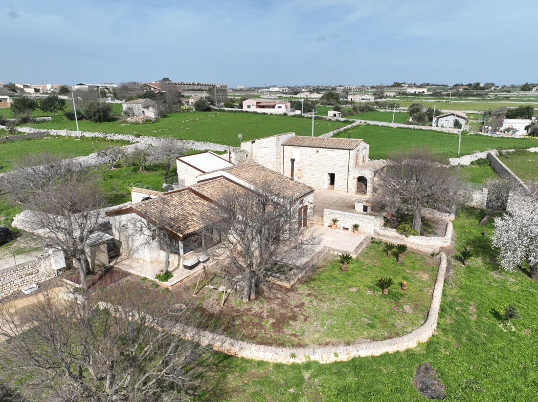 Villa in Modica Bassa, Modica, Sicily 1 - 16758972