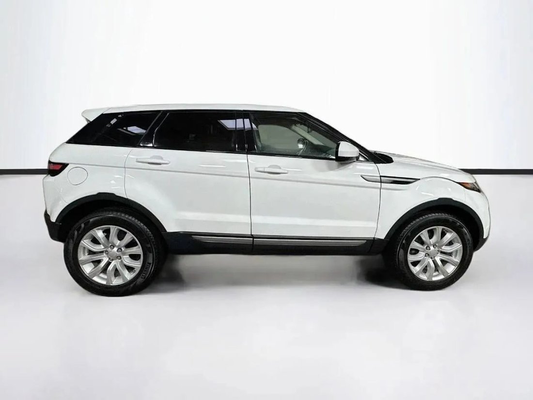 Suv in Lake Bluff, IL, United States 5 - 17083711