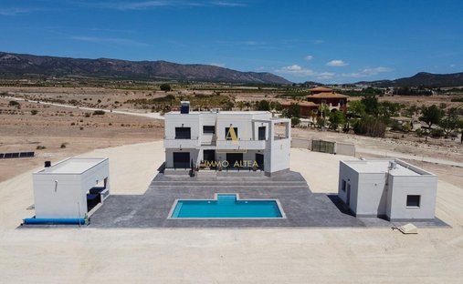 Villa in el Pinos / Pinoso, Valencian Community, Spain 1
