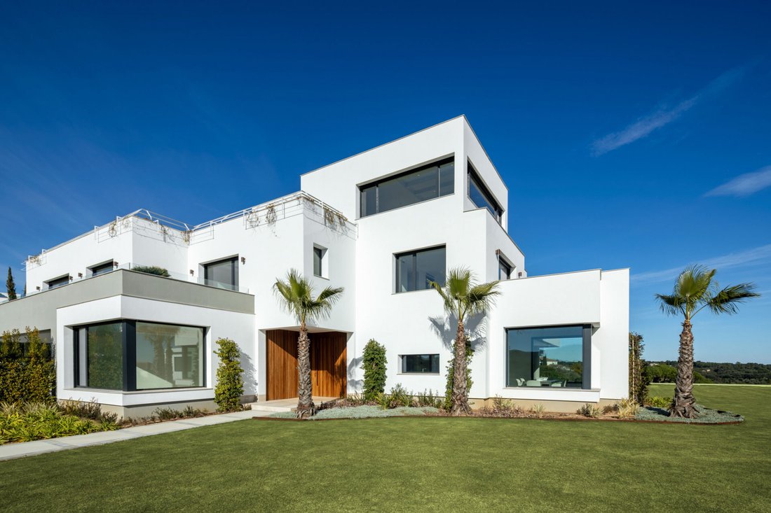 Villa in Sotogrande, San Roque, Andalusia 1 - 16834485