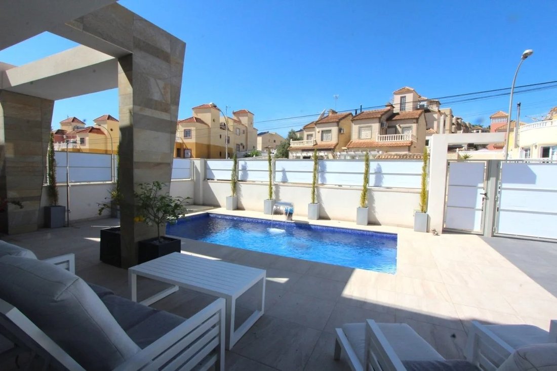 Villa in Villamartin, Andalusia, Spain 4 - 17077004