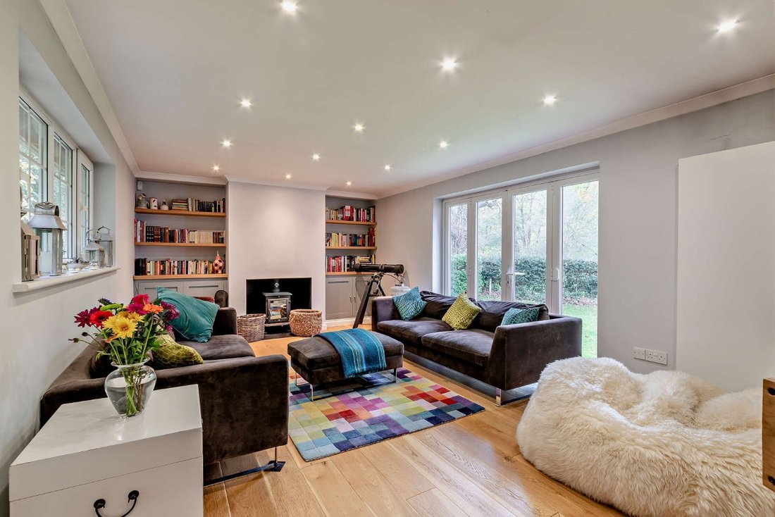 House in Tilford, England 4 - 17075345