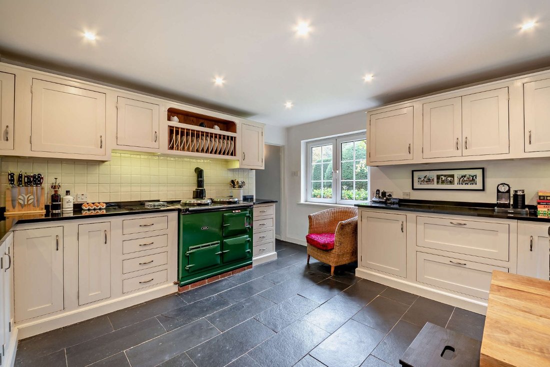 House in Tilford, England 3 - 17075345