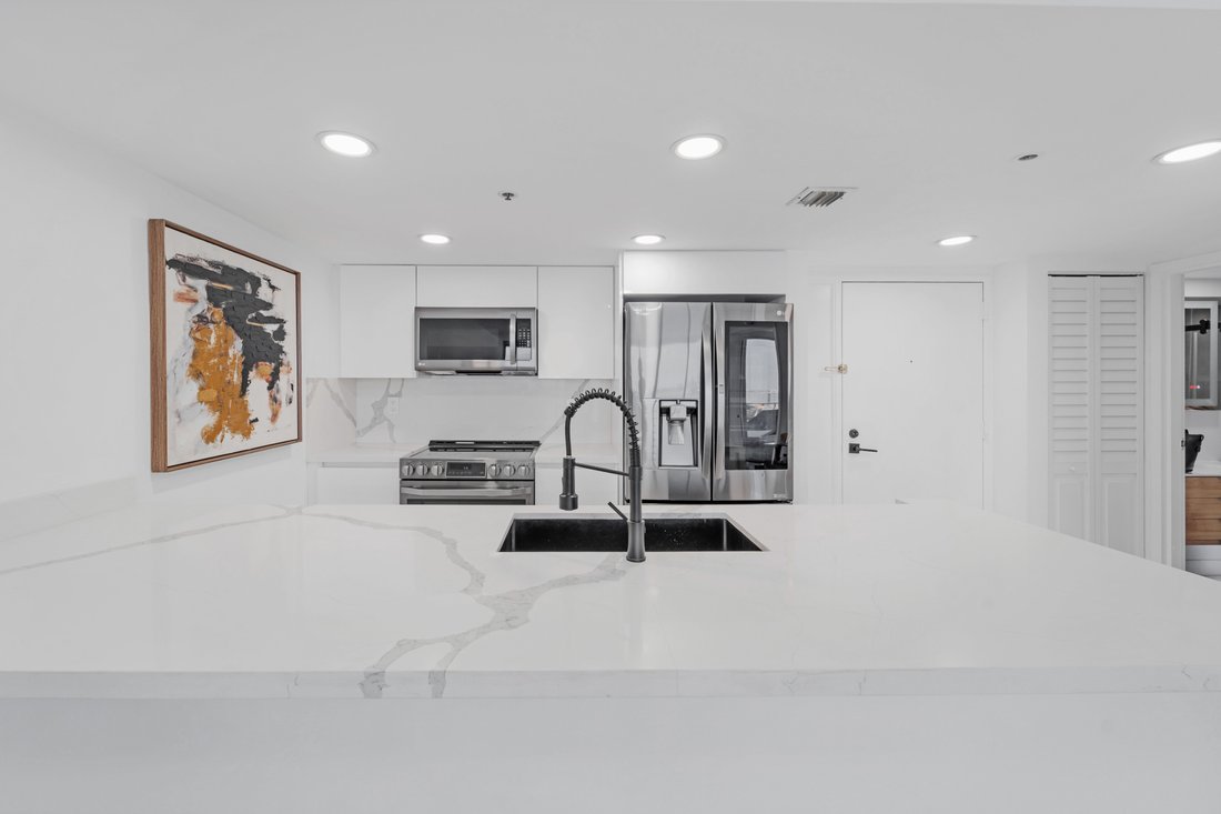 Condo in Miami Beach, Florida, United States 4 - 17082786