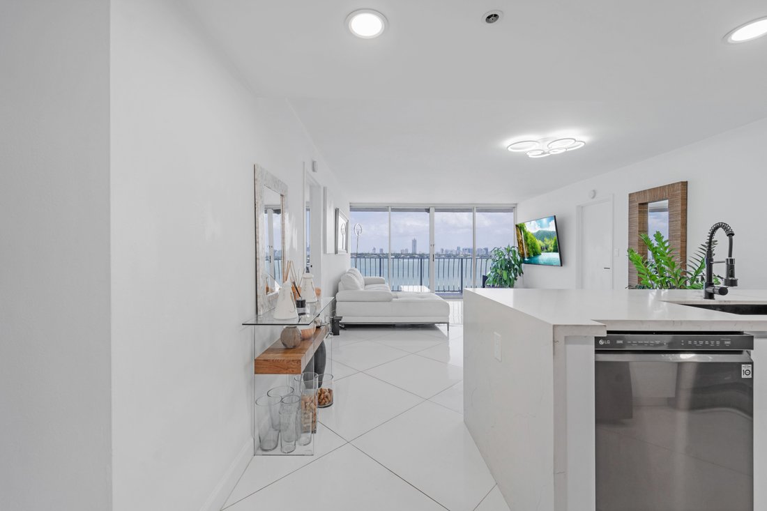 Condo in Miami Beach, Florida, United States 1 - 17082786
