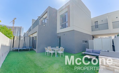 Villa in Dubai, Dubai, United Arab Emirates 1