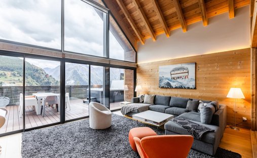Chalet in Les Deux Alpes, Auvergne-Rhône-Alpes, France 1