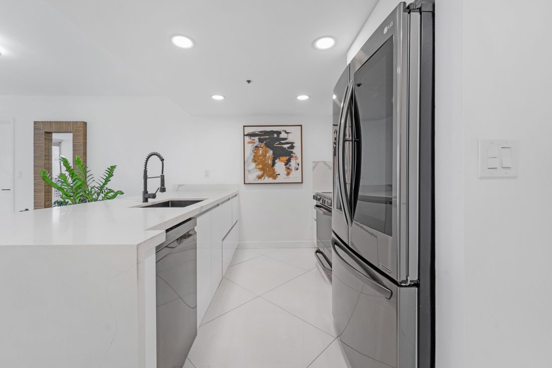 Condo in Miami Beach, Florida, United States 3 - 17082786