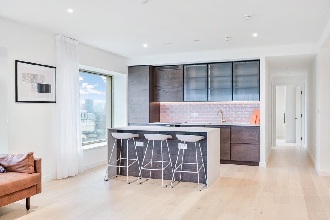 Apartment in Victoria Docks, Newham, England 5 - 17077588