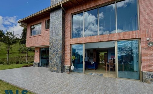 House in Envigado, Retiro, Colombia 1