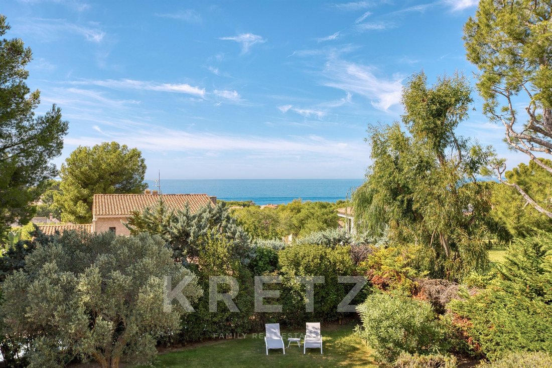 House in Saint-Cyr-sur-Mer, Provence-Alpes-Côte d'Azur, France 2 - 16413720