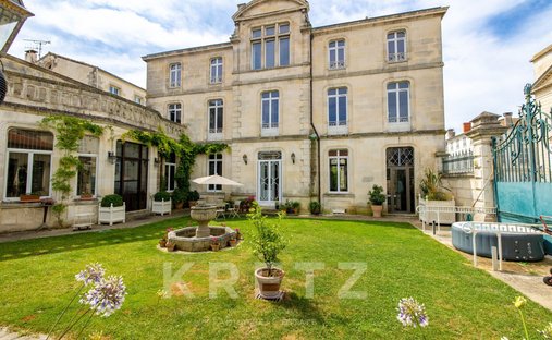 One Of Flat Roof Water Castle, Rochefort ( Commerical)