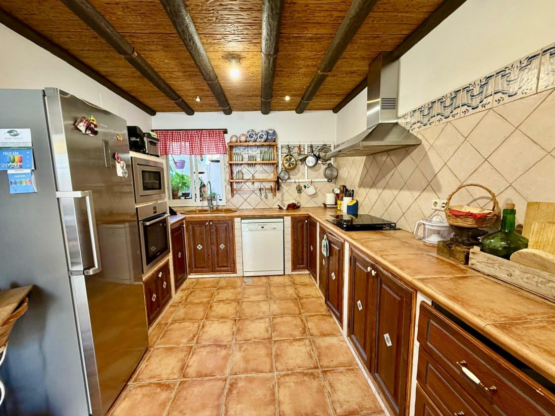 Townhouse in Nueva Andalucia, Marbella, Spain 4 - 17082540