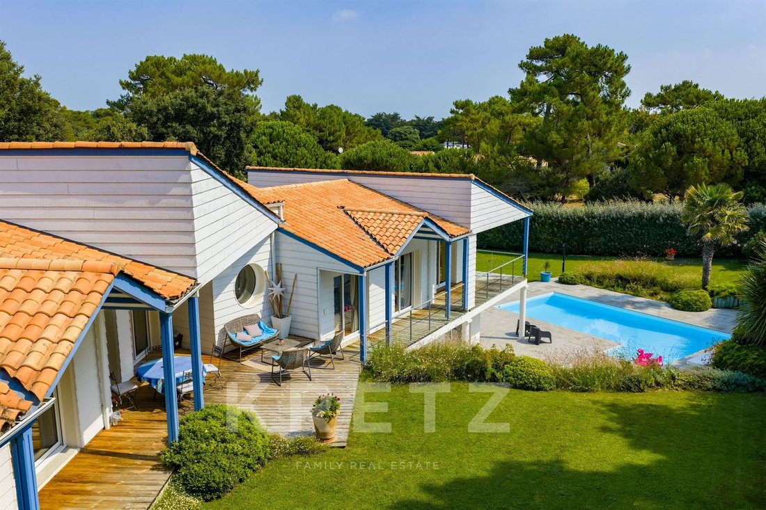 House in Saint-Pierre-d'Oléron, Nouvelle-Aquitaine, France 1 - 16072226