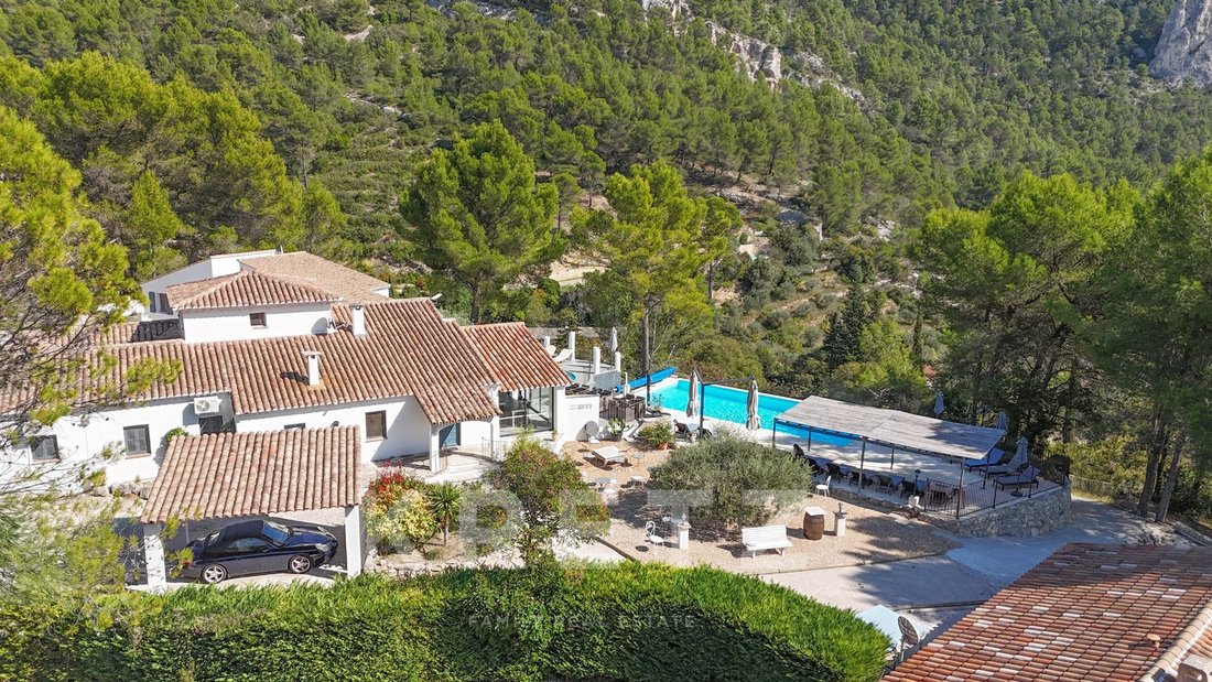 House in Fontaine-de-Vaucluse, Provence-Alpes-Côte d'Azur, France 1 - 16314062